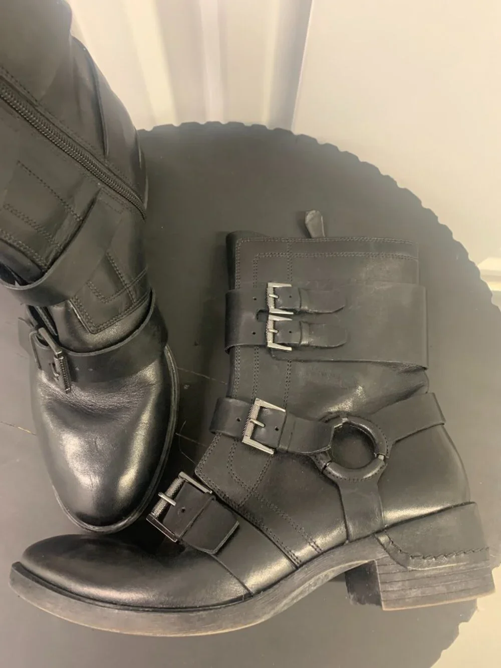 Kennth Cole stylish black